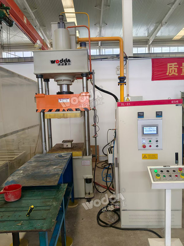 100噸四柱液壓機