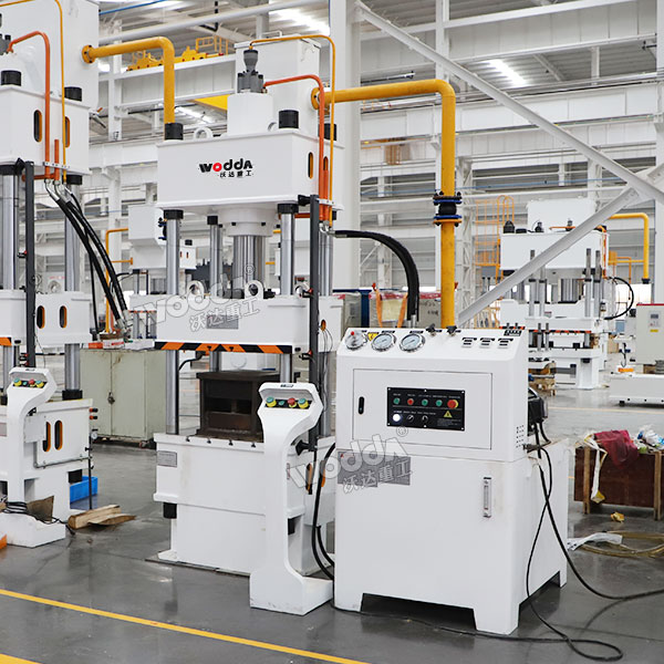 100噸三梁四柱液壓機(jī)