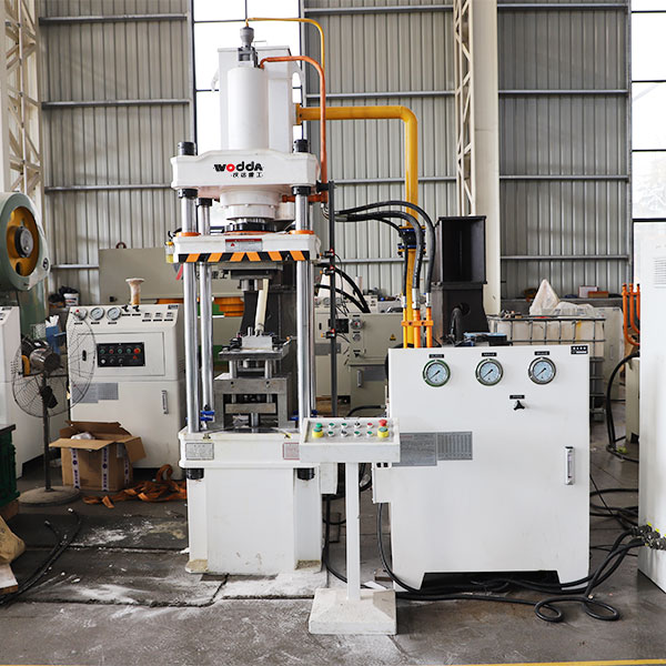 630噸四柱液壓機(jī)車(chē)間試機(jī)