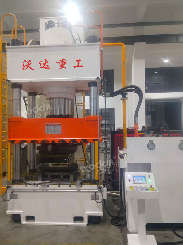 400噸汽車配件成型液壓機(jī)現(xiàn)場(chǎng)