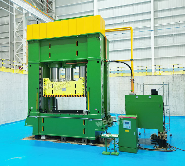 3000噸框架式液壓機(jī) 3000噸框架式液壓機(jī)