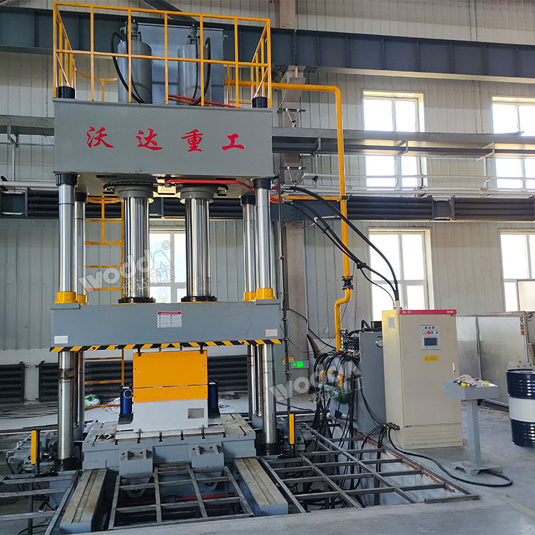 500噸防彈頭盔成型液壓機(jī)現(xiàn)場(chǎng)