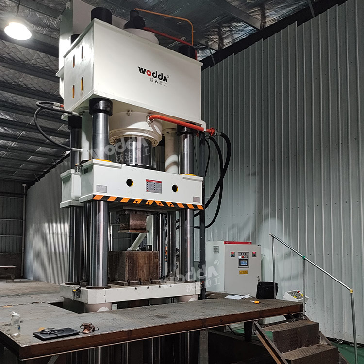 800噸石墨粉末成型液壓機(jī)(石墨匣缽) 800噸石墨粉末成型液壓機(jī)(石墨匣缽)