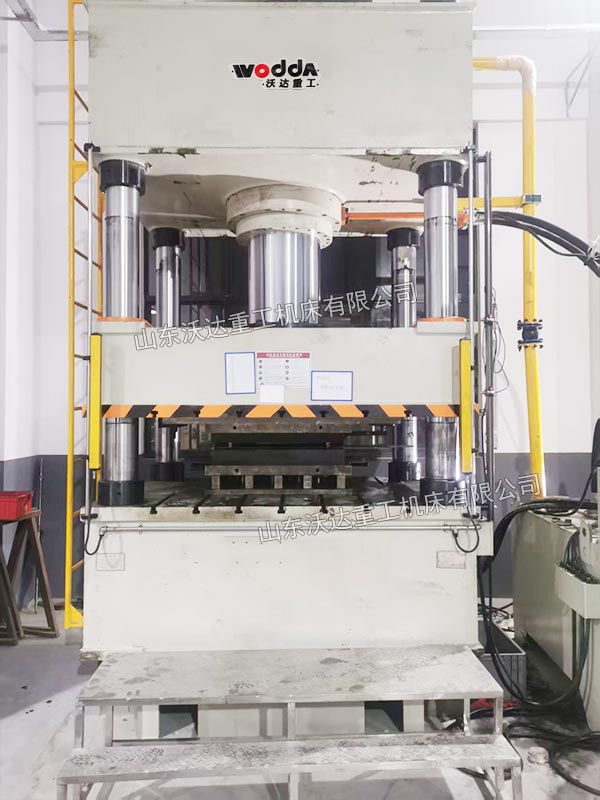 500噸四柱液壓機(jī)現(xiàn)場(chǎng) 500噸四柱液壓機(jī)現(xiàn)場(chǎng)