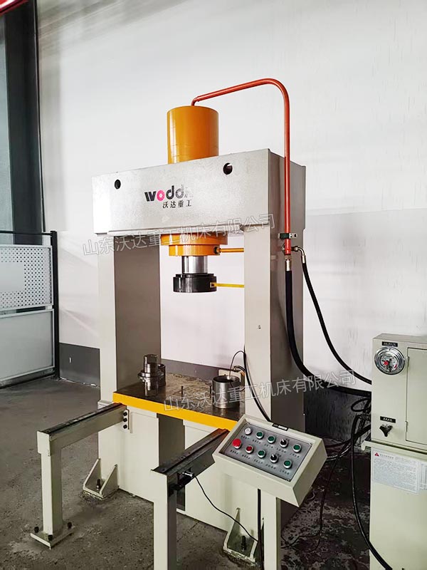 150噸龍門液壓機(jī)安裝完成 150噸龍門液壓機(jī)安裝完成