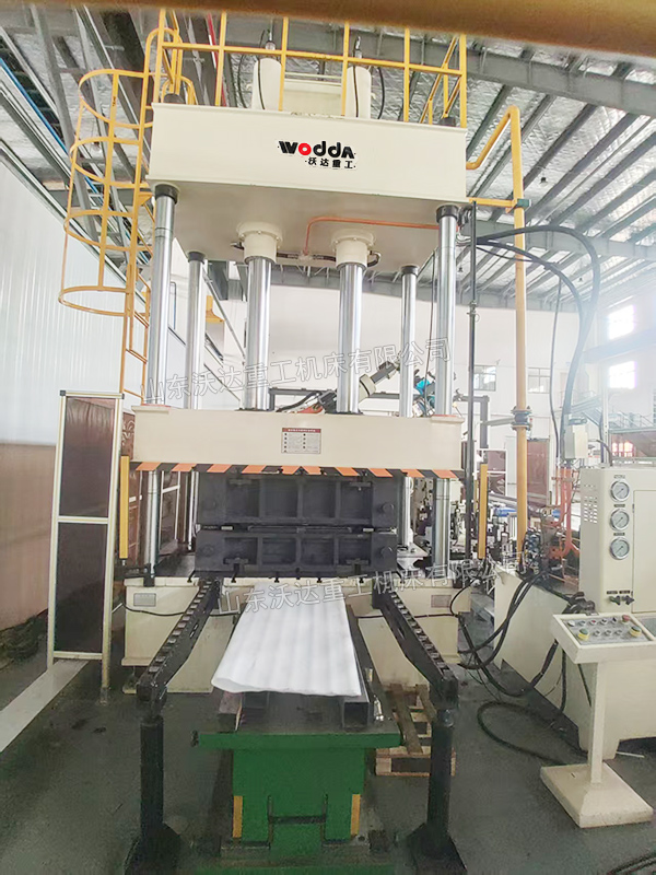 200噸四柱液壓機(jī)帶移動(dòng)工作臺 200噸四柱液壓機(jī)帶移動(dòng)工作臺