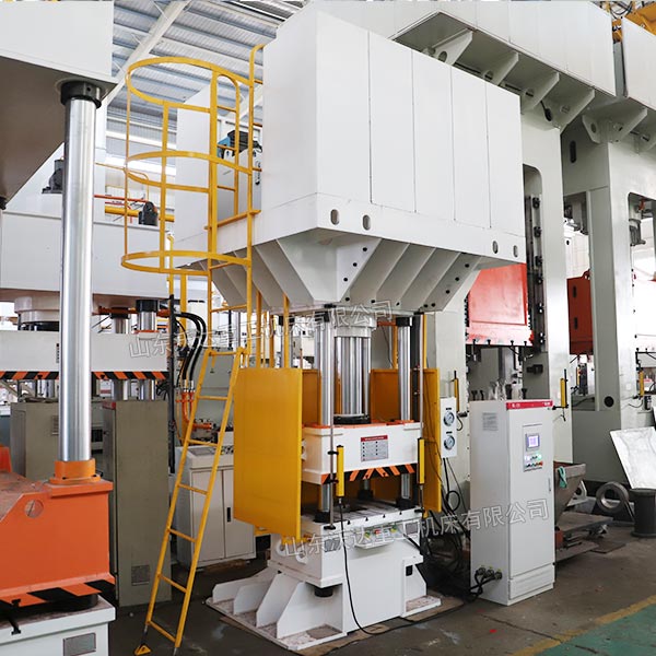 200噸四柱液壓機(jī)車間調(diào)試 200噸四柱液壓機(jī)車間調(diào)試