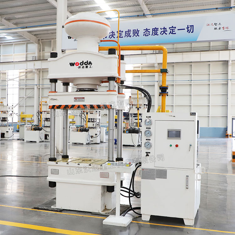 200噸三梁四柱液壓機(jī)車間實(shí)物 200噸三梁四柱液壓機(jī)車間實(shí)物