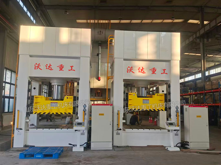 500噸框架式液壓機(jī)現(xiàn)場(chǎng)