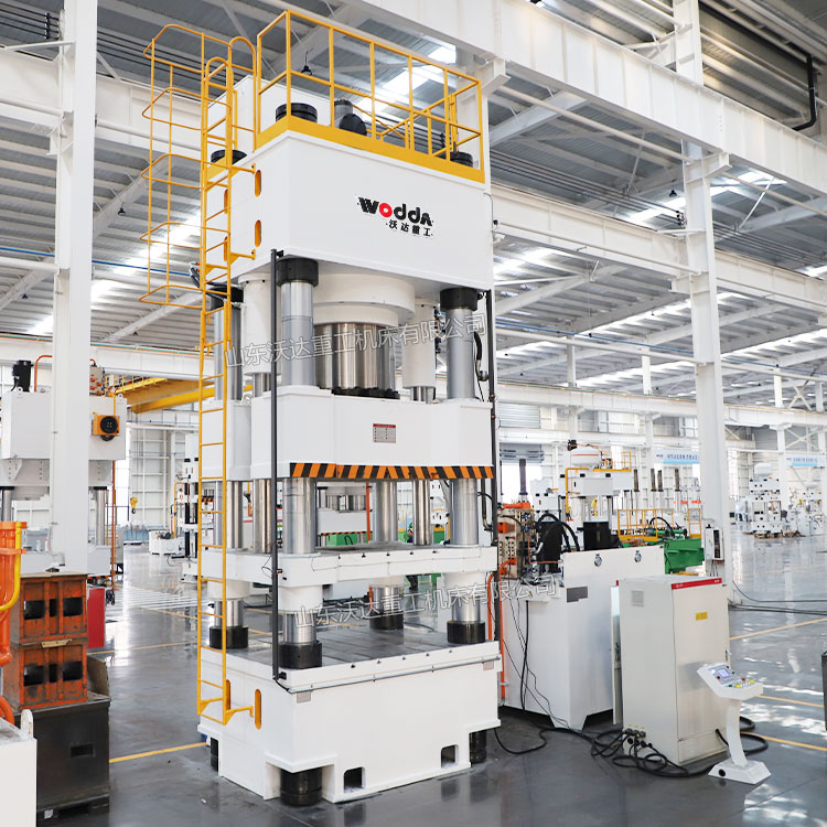 2000噸液壓機(jī) 2000噸液壓機(jī)