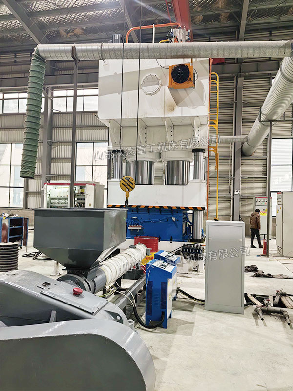 塑料托盤生產(chǎn)線現(xiàn)場(chǎng)