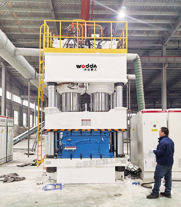 1600噸塑料托盤液壓機(jī)現(xiàn)場(chǎng)