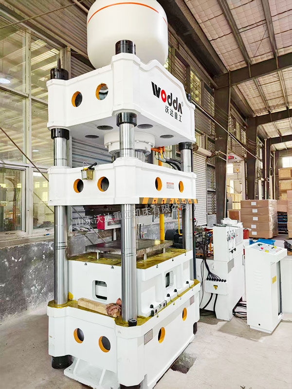 315噸不銹鋼托盤拉伸液壓機(jī)調(diào)試 315噸不銹鋼托盤拉伸液壓機(jī)調(diào)試