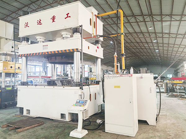 500噸四柱液壓機(jī)現(xiàn)場(chǎng) 500噸四柱液壓機(jī)現(xiàn)場(chǎng)