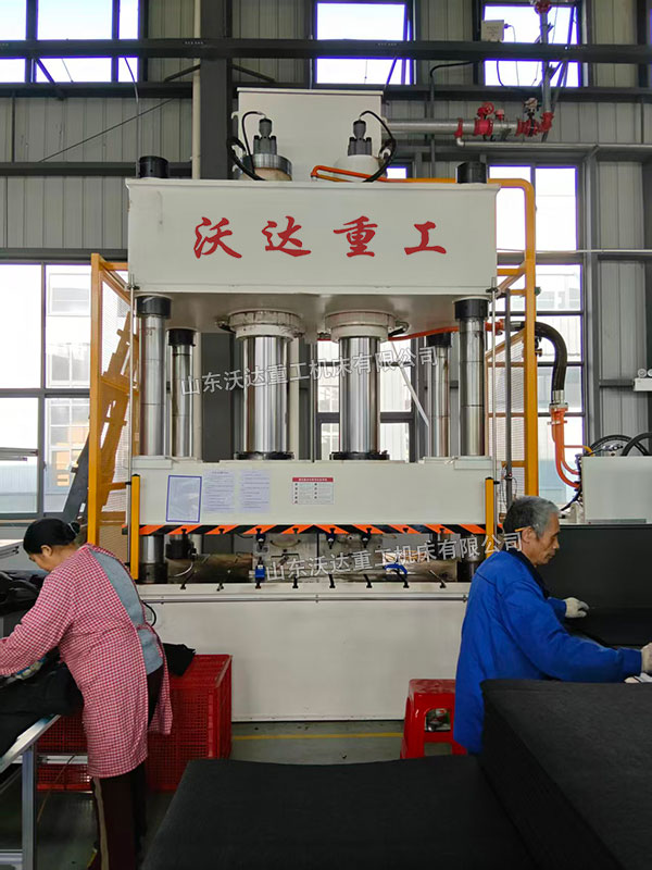 630噸熱壓汽車除霜通風管成型液壓機 630噸熱壓汽車除霜通風管成型液壓機