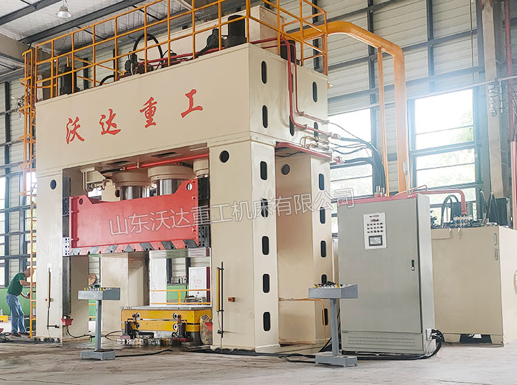 2000噸框架式液壓機現(xiàn)場
