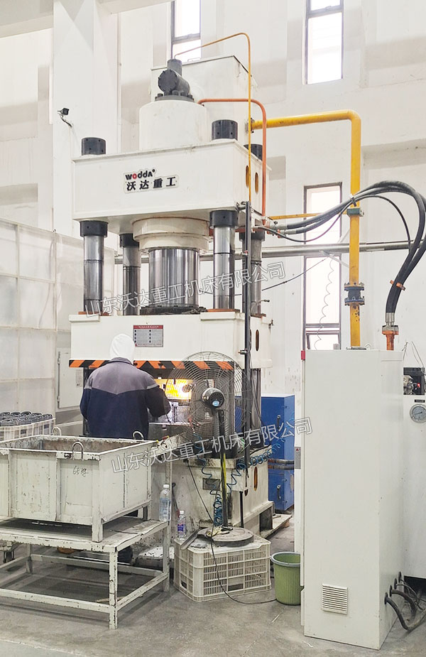 500噸鋁制汽車軸承殼冷擠壓液壓機(jī) 500噸鋁制汽車軸承殼冷擠壓液壓機(jī)