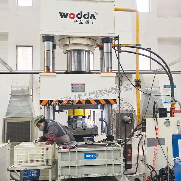 630噸汽車鋁制電機(jī)殼冷擠壓液壓機(jī)