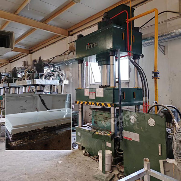 315噸玻璃鋼電表箱液壓機(jī)試機(jī)完成 315噸玻璃鋼電表箱液壓機(jī)試機(jī)完成