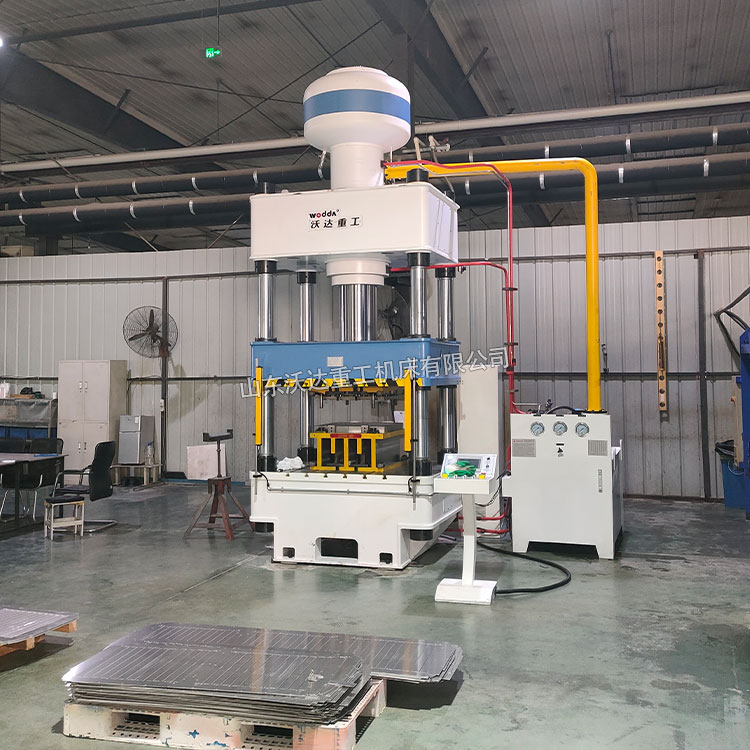 315噸四柱液壓機(jī)試機(jī)現(xiàn)場 315噸四柱液壓機(jī)試機(jī)現(xiàn)場