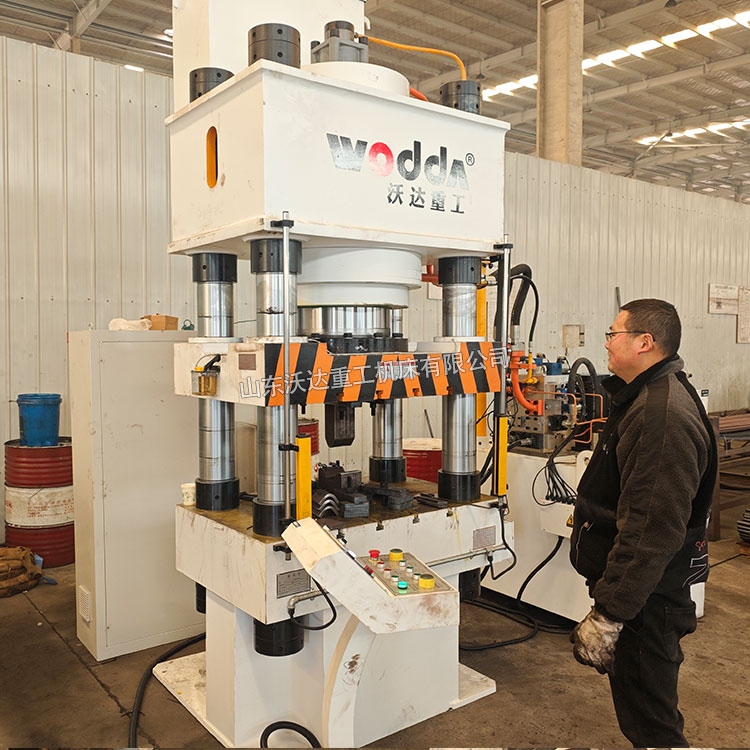 500噸四柱液壓機(jī)現(xiàn)場(chǎng)試機(jī) 500噸四柱液壓機(jī)現(xiàn)場(chǎng)試機(jī)