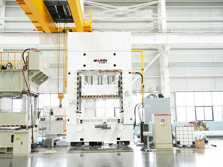 1500噸汽車(chē)配件成型液壓機(jī) 1500噸汽車(chē)配件成型液壓機(jī)