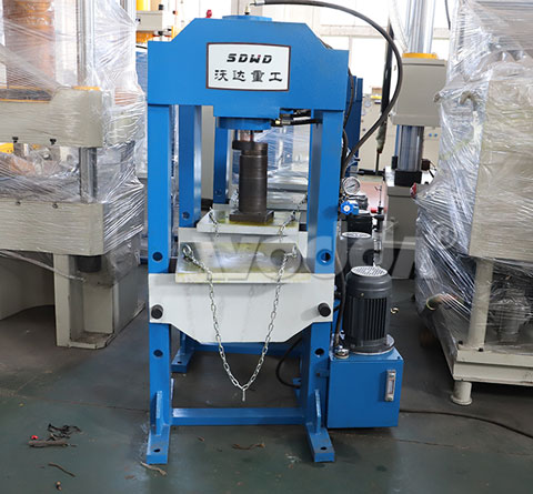 龍門(mén)液壓機(jī)實(shí)物圖