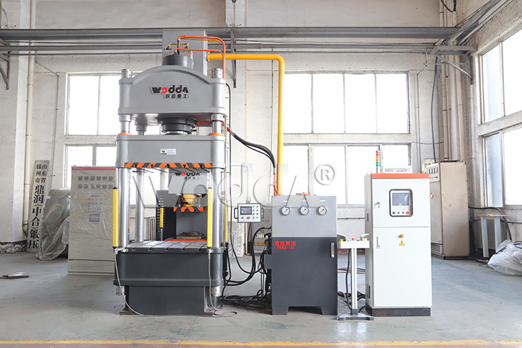 200噸三梁四柱液壓機(jī) 200噸三梁四柱液壓機(jī)